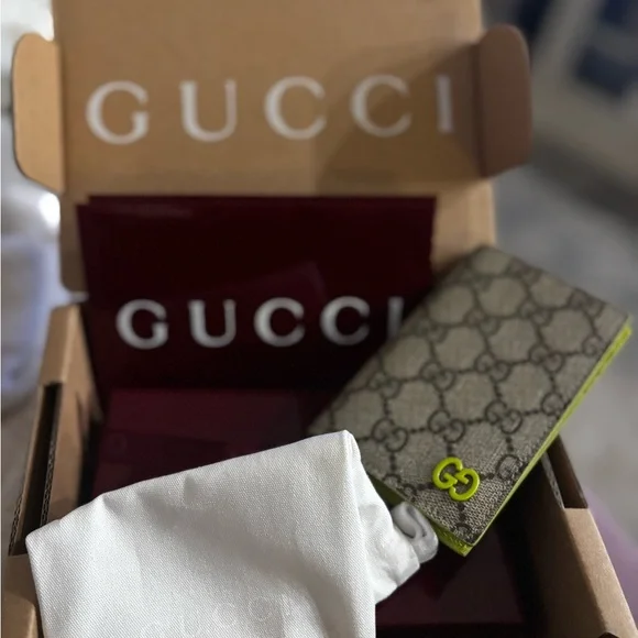 NEW Gucci Beige and dark brown with Acid Green Accent Wallet- GG long card case - Picture 2 of 9